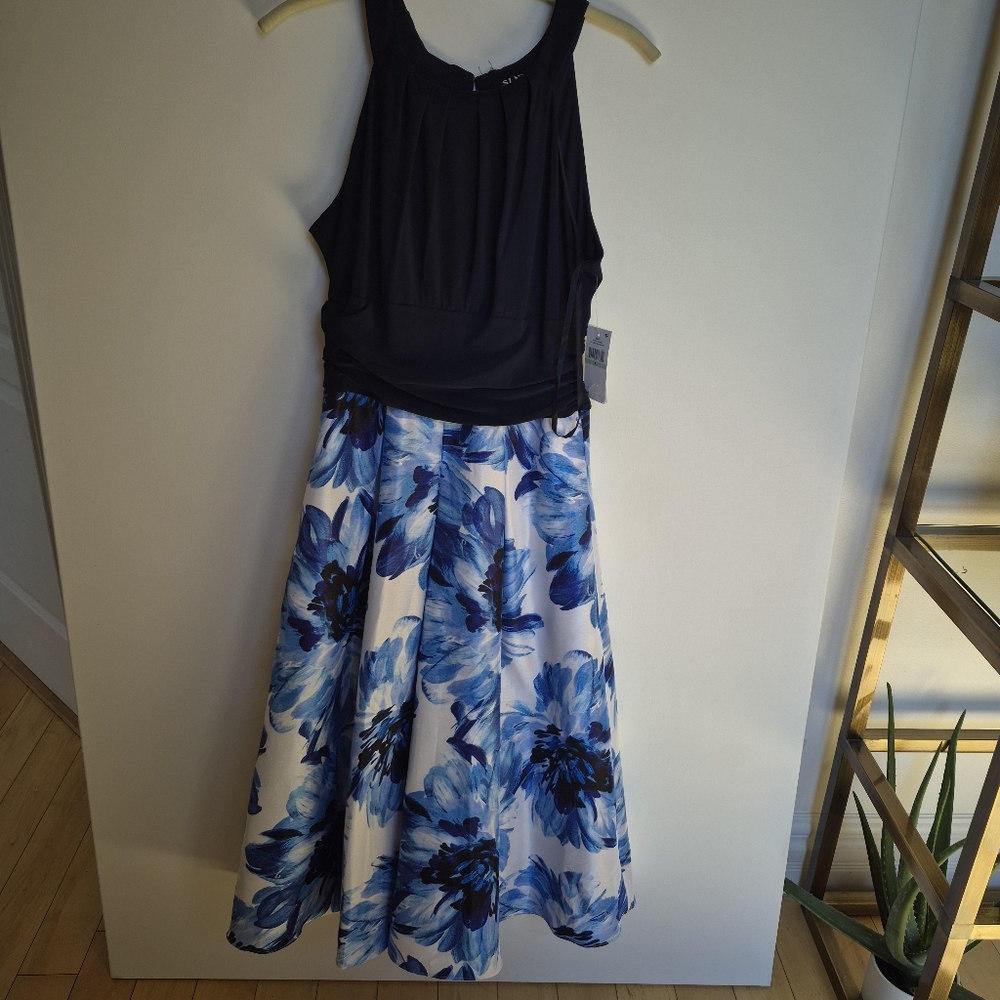 NWT Floral Blue and White Dress/Full Skirt - Picture 3 of 3